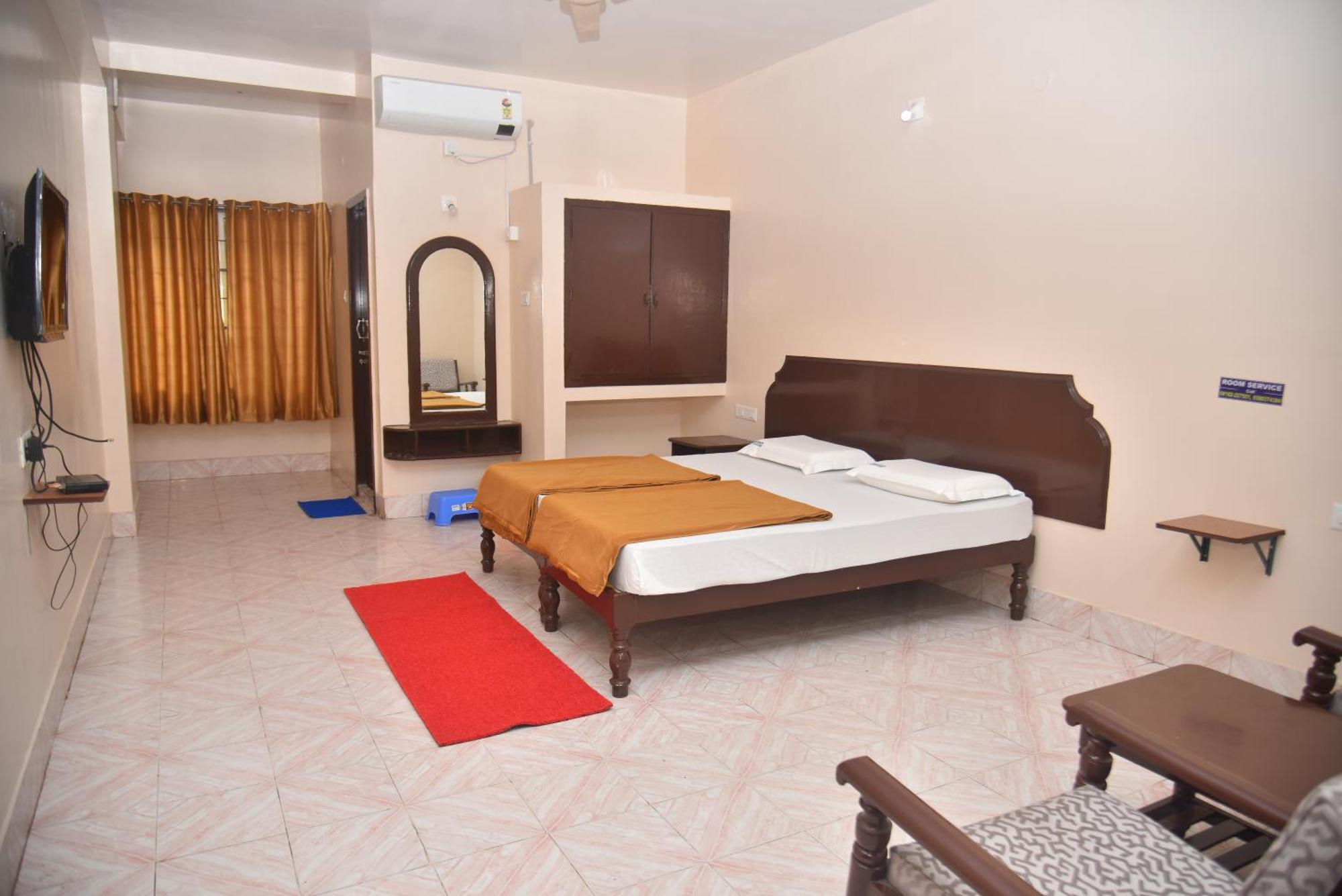Arihanth Deluxe Lodge Shimoga Exterior foto