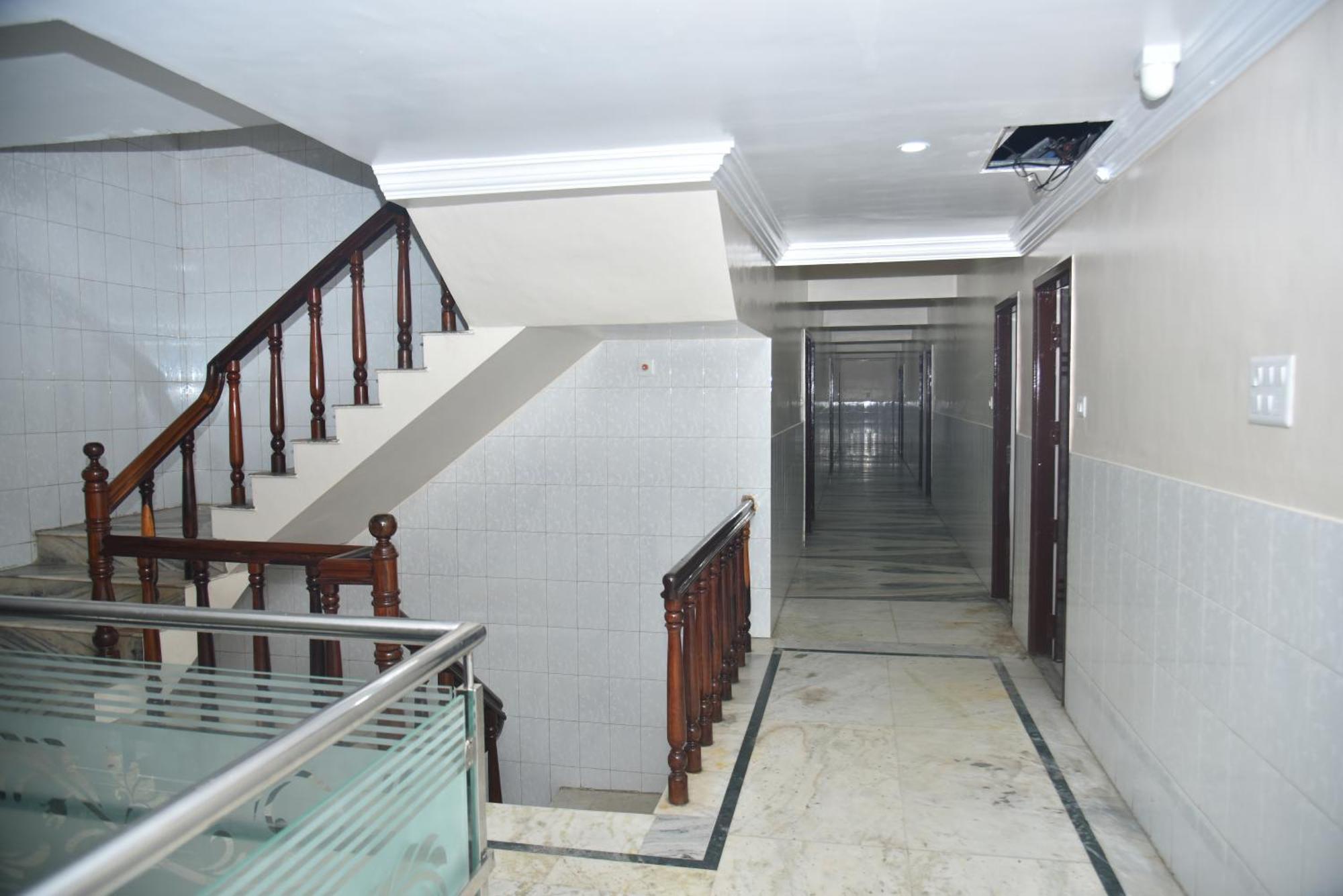 Arihanth Deluxe Lodge Shimoga Exterior foto